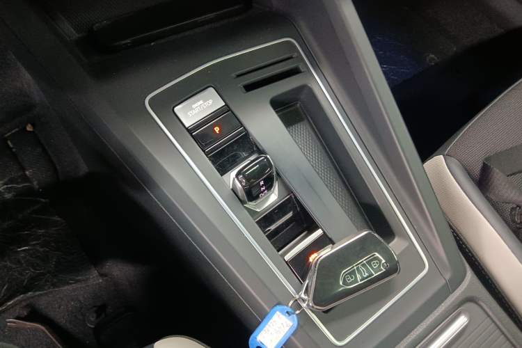 Used Volkswagen Golf 2023 200TSI DSG Pro Gear Lever