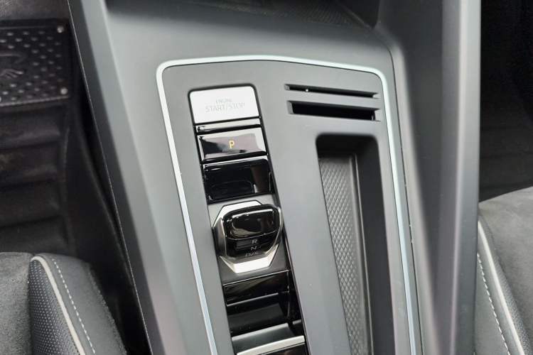 Used Volkswagen Golf 2023 280TSI DSG R-Line Lite Gear Lever