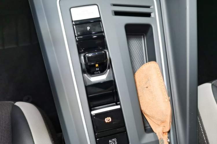 Used Volkswagen Golf 2023 Facelift 280TSI DSG Pro Gear Lever