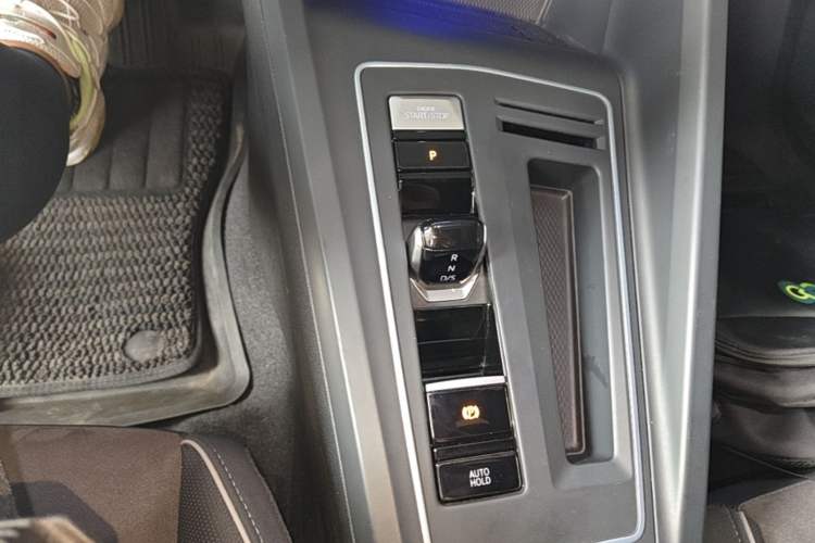 Used Volkswagen Golf 2023 Facelift 280TSI DSG R-Line Lite Gear Lever