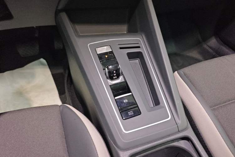 Used Volkswagen Golf 2023 Facelift 280TSI DSG Pro Gear Lever
