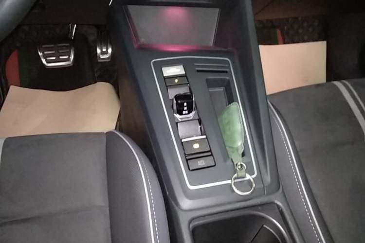 Used Volkswagen Golf 2023 Facelift 280TSI DSG R-Line Lite Gear Lever
