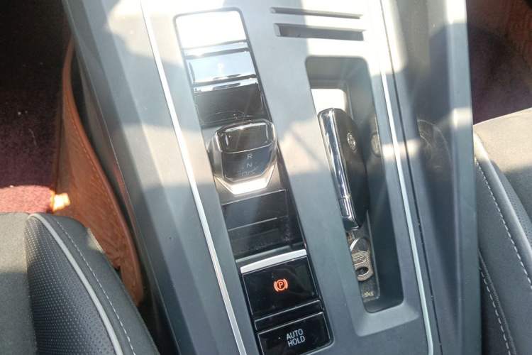 Used Volkswagen Golf 2023 Facelift 280TSI DSG R-Line Lite Gear Lever