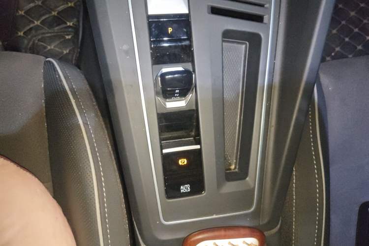 Used Volkswagen Golf 2023 280TSI DSG R-Line Lite Gear Lever