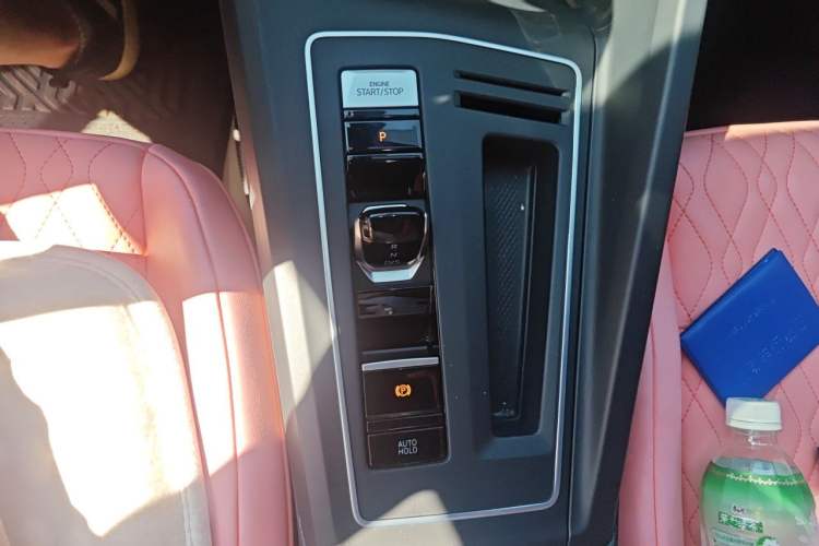 Used Volkswagen Golf 2023 Facelift 280TSI DSG R-Line Lite Gear Lever