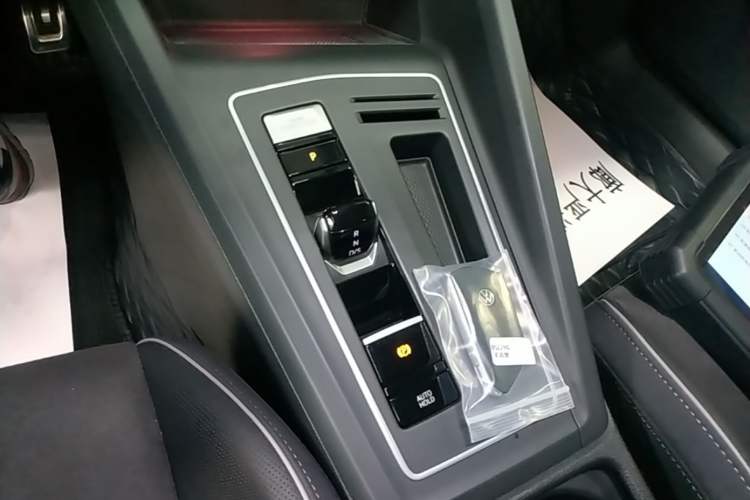 Used Volkswagen Golf 2023 Facelift 280TSI DSG R-Line Gear Lever