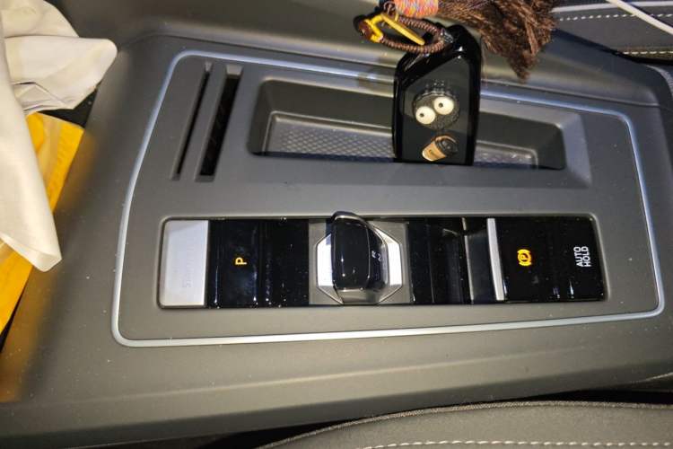 Used Volkswagen Golf 2023 Facelift 280TSI DSG R-Line Lite Gear Lever