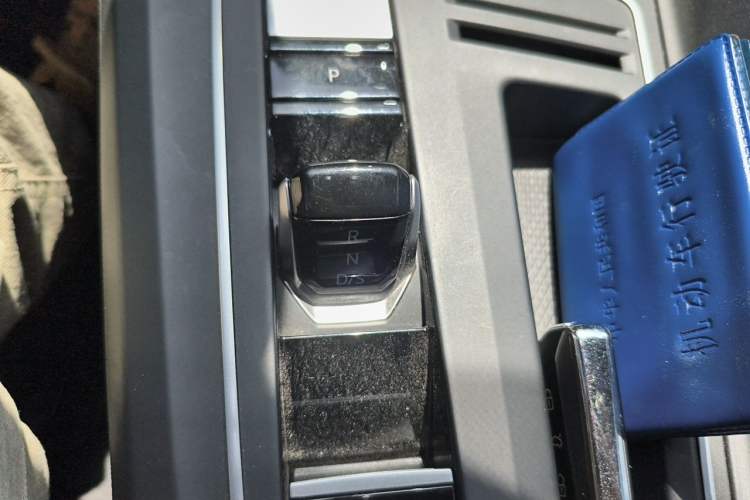 Used Volkswagen Golf 2023 Facelift 280TSI DSG R-Line Lite Gear Lever