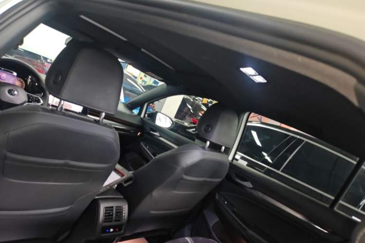 Used Volkswagen Golf 2023 Facelift 280TSI DSG R-Line Lite Headliner