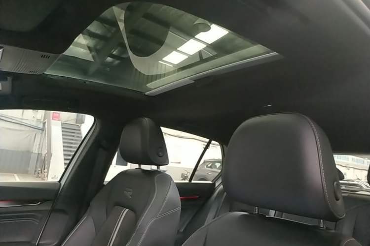 Used Volkswagen Golf 2023 Facelift 280TSI DSG R-Line Headliner