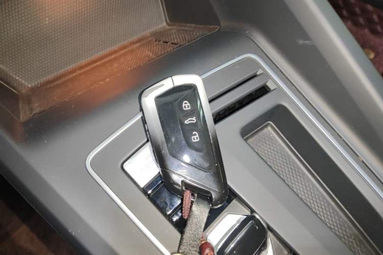 Used Volkswagen Golf 2023 Facelift 280TSI DSG R-Line Lite Interior 1