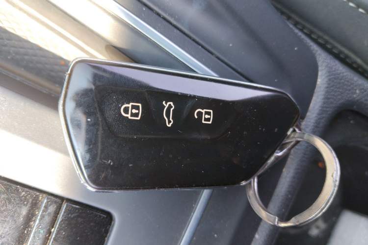 Used Volkswagen Golf 2023 Facelift 280TSI DSG R-Line Interior 1
