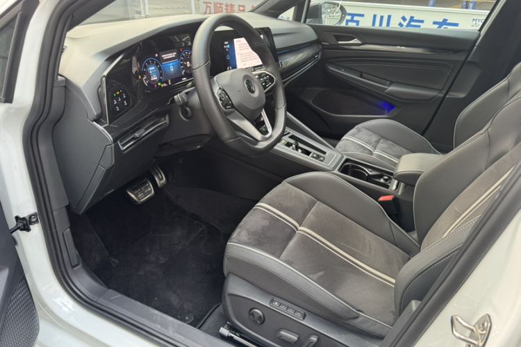 Used Volkswagen Golf 2023 Facelift 280TSI DSG R-Line Lite Interior 1