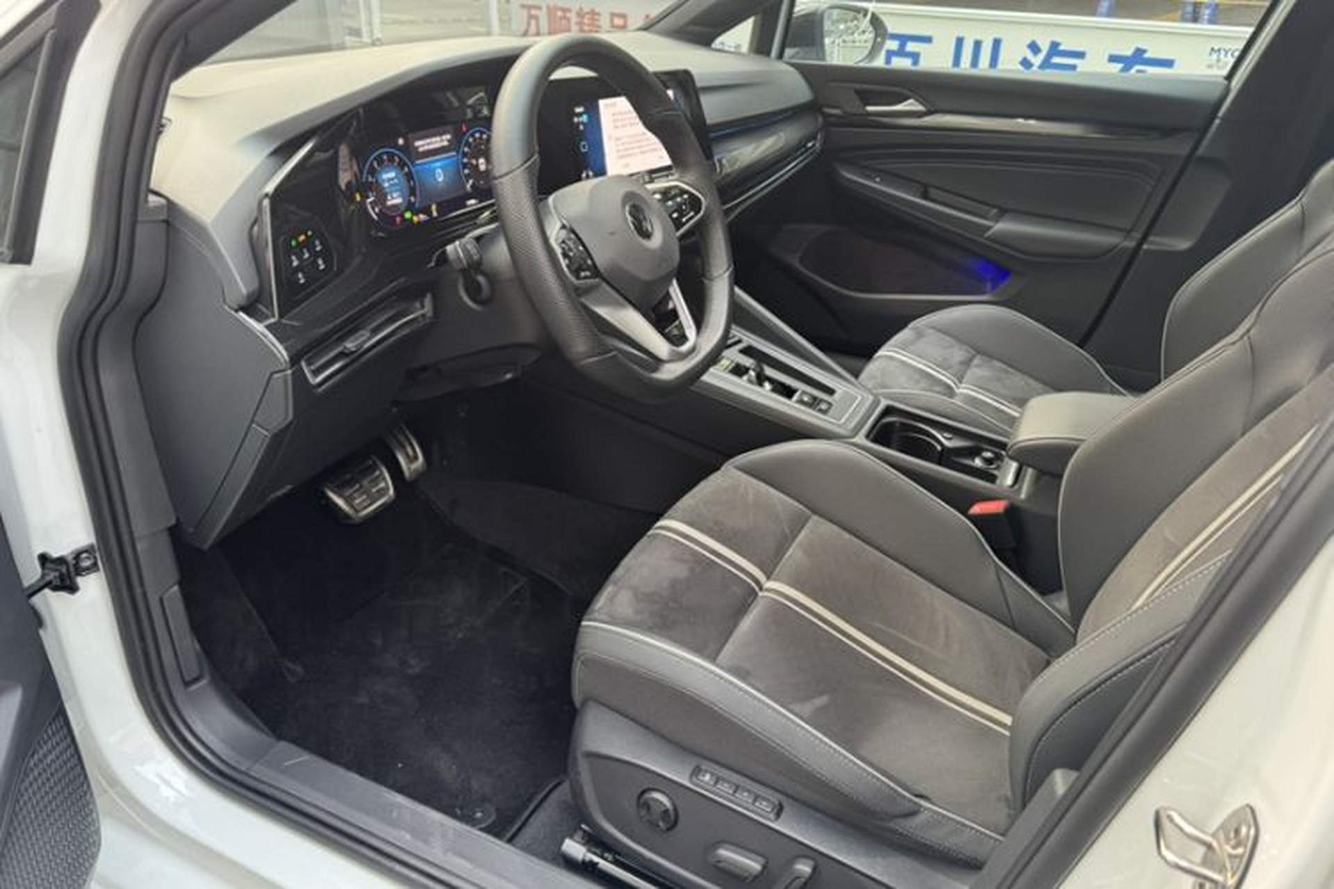Used Volkswagen Golf 2023 Facelift 280TSI DSG R-Line Lite Interior 1