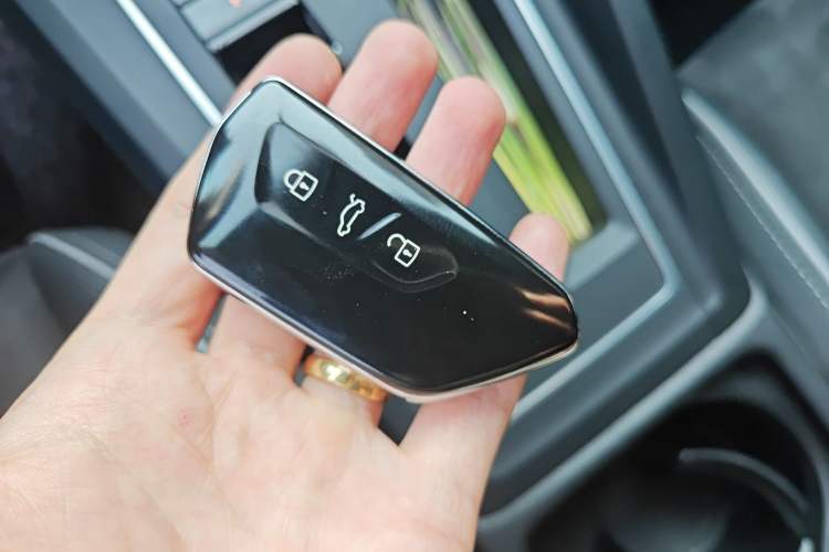 Used Volkswagen Golf 2023 280TSI DSG R-Line Lite Interior 1
