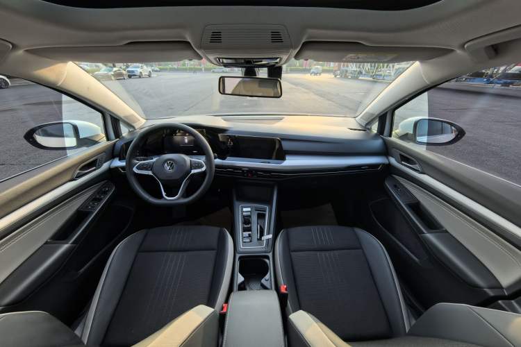 Used Volkswagen Golf 2023 Facelift 280TSI DSG Pro Interior 1