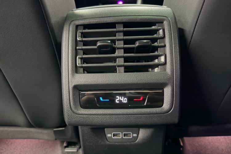 Used Volkswagen Golf 2023 Facelift 280TSI DSG R-Line Lite Interior 11