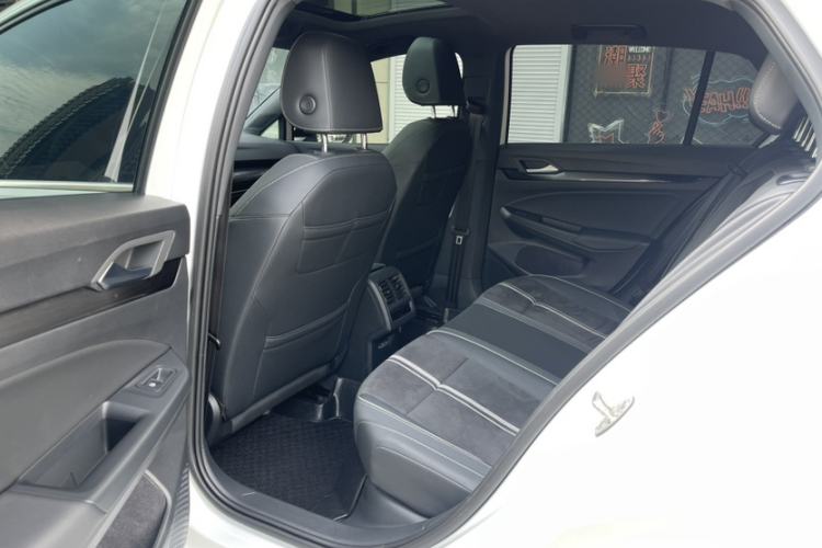 Used Volkswagen Golf 2023 Facelift 280TSI DSG R-Line Lite Interior 2