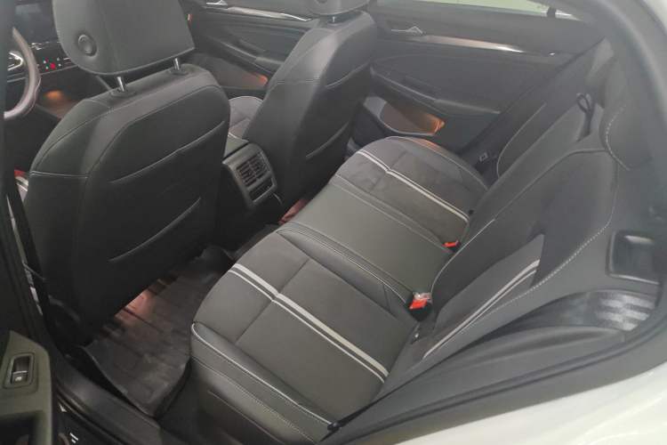 Used Volkswagen Golf 2023 Facelift 280TSI DSG R-Line Lite Interior 2