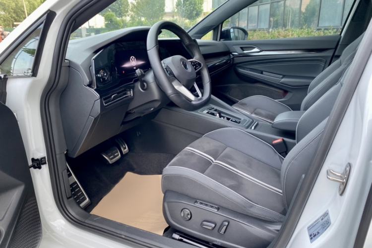 Used Volkswagen Golf 2023 280TSI DSG R-Line Lite Interior 3