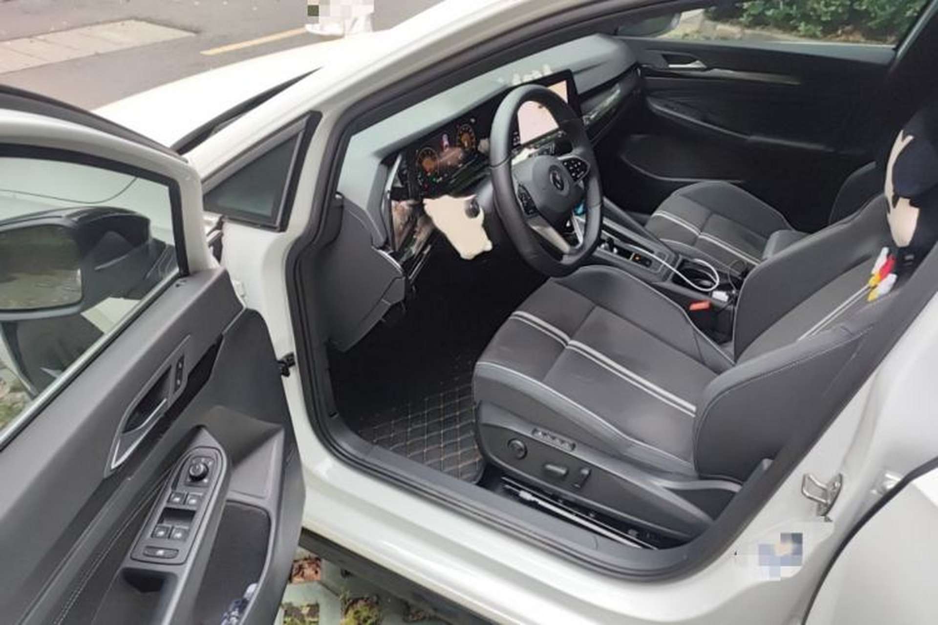 Used Volkswagen Golf 2023 280TSI DSG R-Line Lite Interior 3
