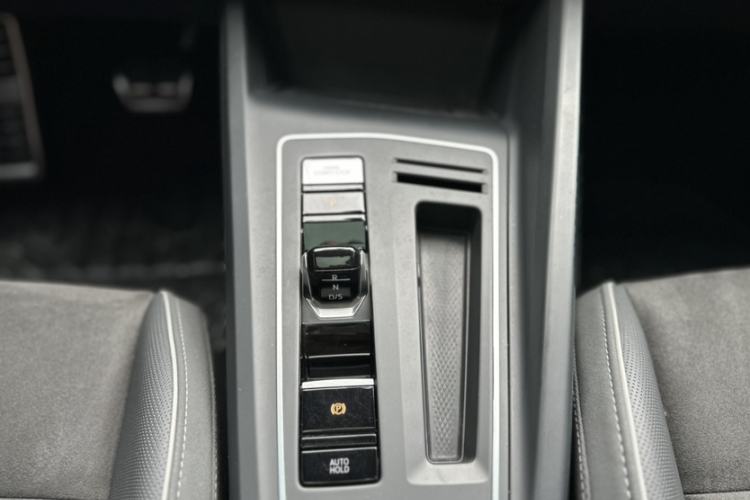 Used Volkswagen Golf 2023 Facelift 280TSI DSG R-Line Lite Interior 3
