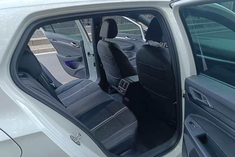 Used Volkswagen Golf 2023 Facelift 280TSI DSG R-Line Lite Interior 3