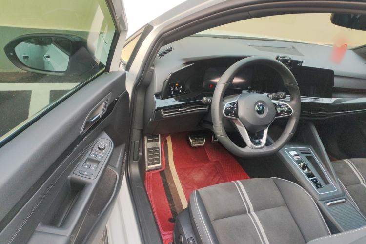 Used Volkswagen Golf 2023 Facelift 280TSI DSG R-Line Lite Interior 3