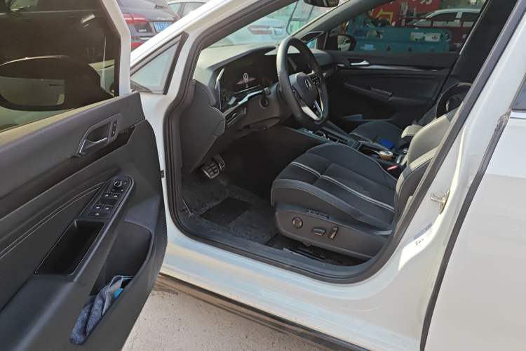 Used Volkswagen Golf 2023 280TSI DSG R-Line Lite Interior 3