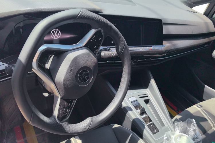 Used Volkswagen Golf 2023 280TSI DSG R-Line Lite Interior 3