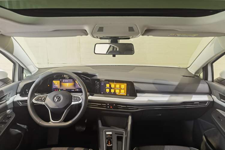Used Volkswagen Golf 2023 280TSI DSG Pro Interior 3