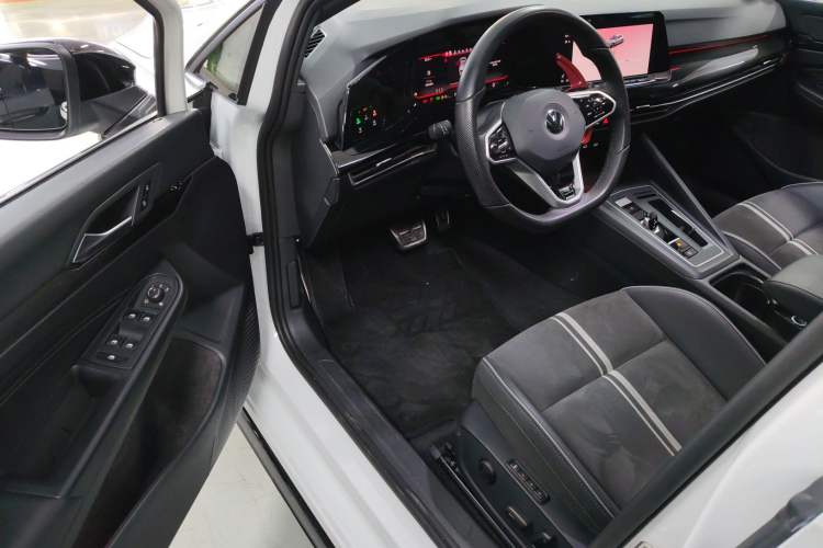 Used Volkswagen Golf 2023 Facelift 280TSI DSG R-Line Lite Interior 3