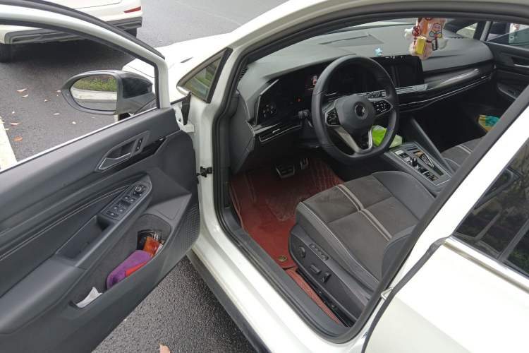 Used Volkswagen Golf 2023 280TSI DSG R-Line Lite Interior 3