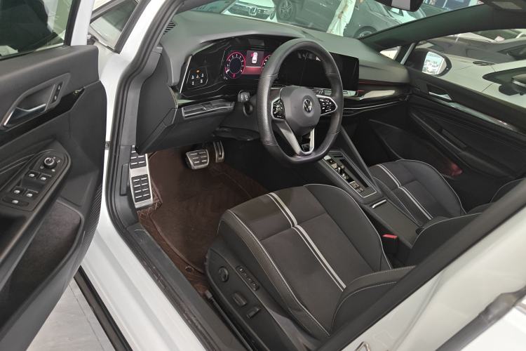 Used Volkswagen Golf 2023 Facelift 280TSI DSG R-Line Lite Interior 4