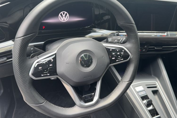 Used Volkswagen Golf 2023 Facelift 280TSI DSG R-Line Lite Interior 4