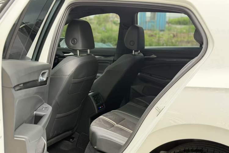 Used Volkswagen Golf 2023 280TSI DSG R-Line Lite Interior 4
