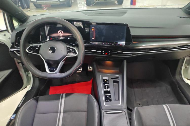Used Volkswagen Golf 2023 Facelift 280TSI DSG R-Line Lite Interior 4