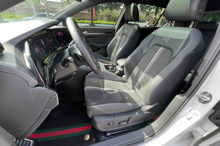 Used Volkswagen Golf 2023 Facelift 280TSI DSG R-Line Lite Interior 4
