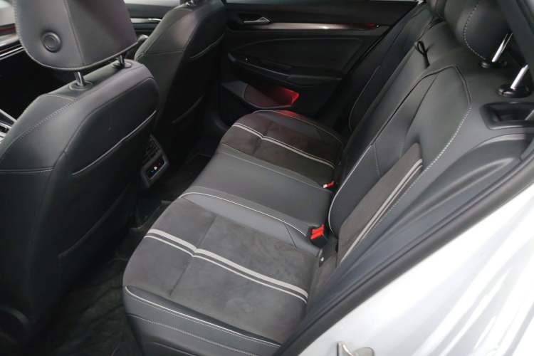 Used Volkswagen Golf 2023 Facelift 280TSI DSG R-Line Lite Interior 4