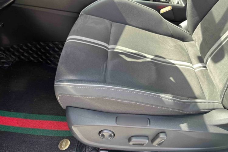 Used Volkswagen Golf 2023 Facelift 280TSI DSG R-Line Lite Interior 5