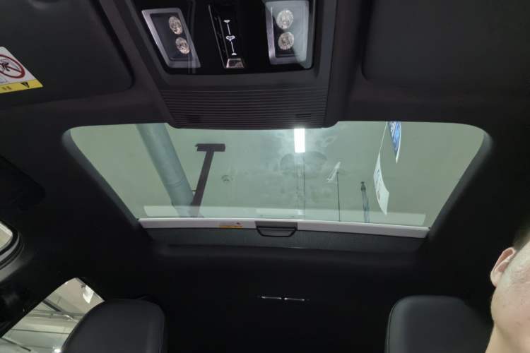 Used Volkswagen Golf 2023 Facelift 280TSI DSG R-Line Lite Interior 6