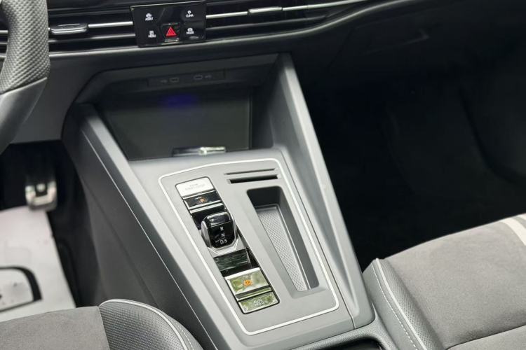 Used Volkswagen Golf 2023 280TSI DSG R-Line Lite Interior 6