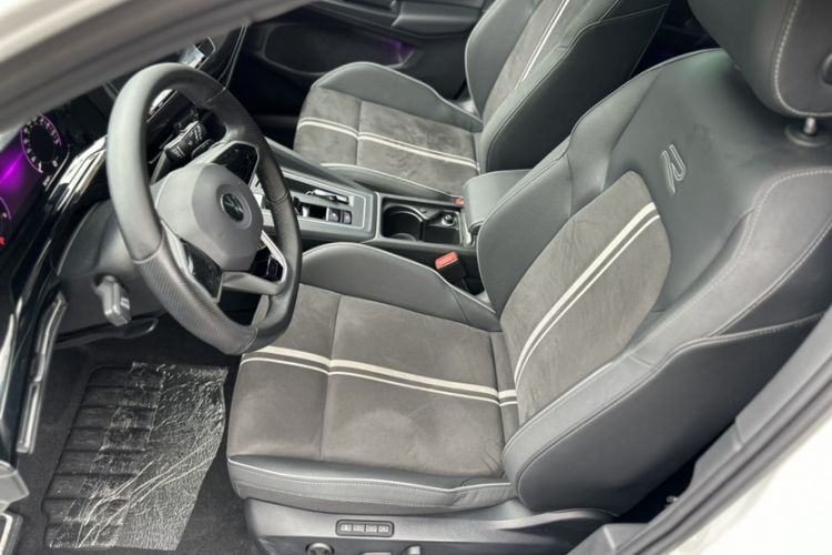 Used Volkswagen Golf 2023 Facelift 280TSI DSG R-Line Lite Interior 9