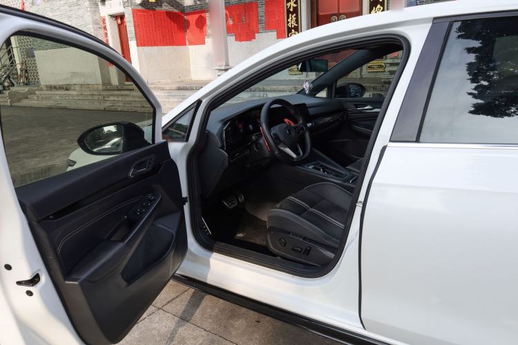 Used Volkswagen Golf 2023 280TSI DSG R-Line Lite Interior 9
