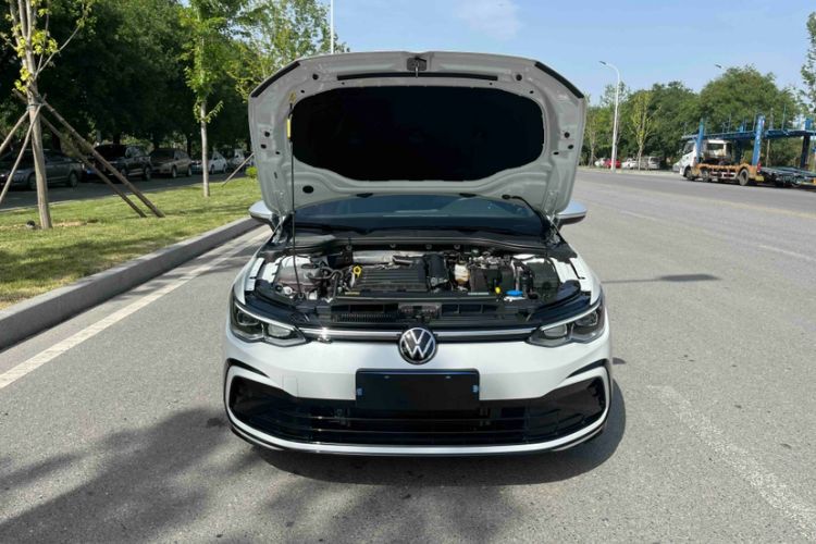 Used Volkswagen Golf 2023 Facelift 280TSI DSG R-Line Lite Interior 9