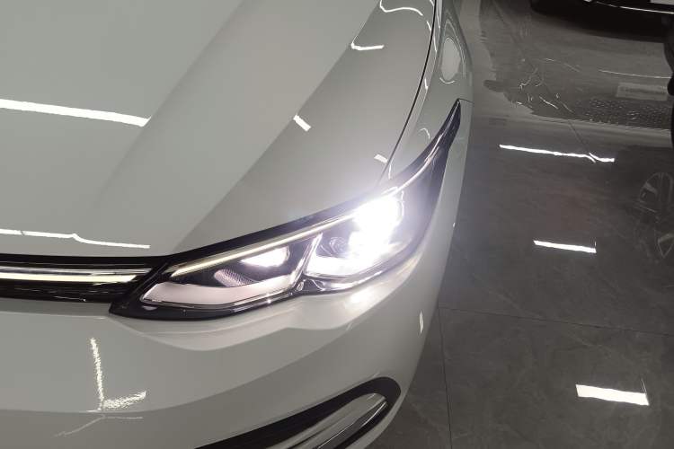 Used Volkswagen Golf 2023 200TSI DSG Pro Left Front Headlight