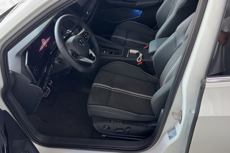 Used Volkswagen Golf 2023 Facelift 280TSI DSG R-Line Lite Left Front Seat
