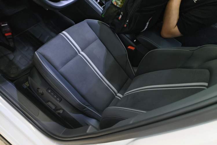Used Volkswagen Golf 2023 Facelift 280TSI DSG R-Line Left Front Seat