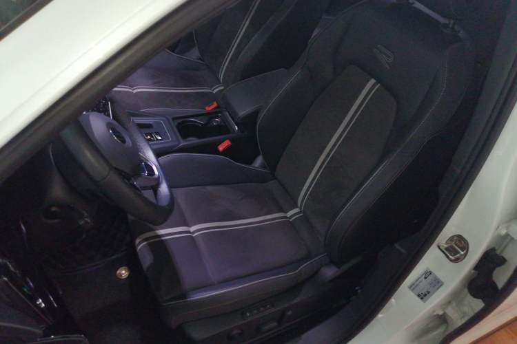 Used Volkswagen Golf 2023 Facelift 280TSI DSG R-Line Lite Left Front Seat