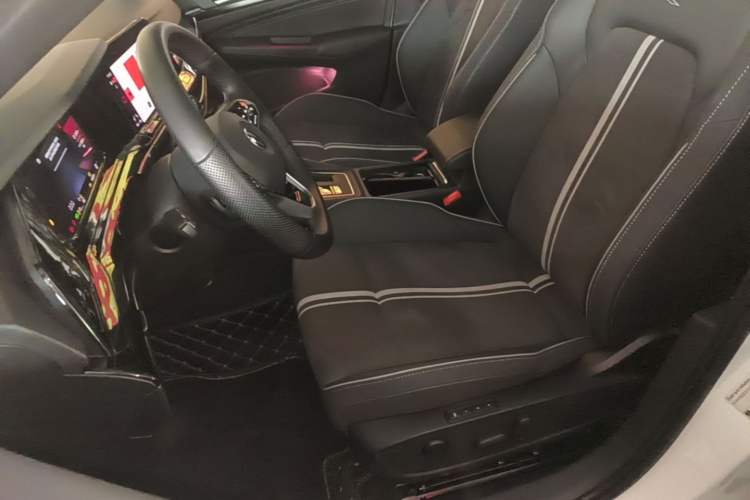Used Volkswagen Golf 2023 Facelift 280TSI DSG R-Line Left Front Seat